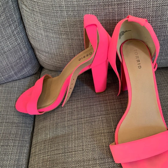 size 2 pink heels